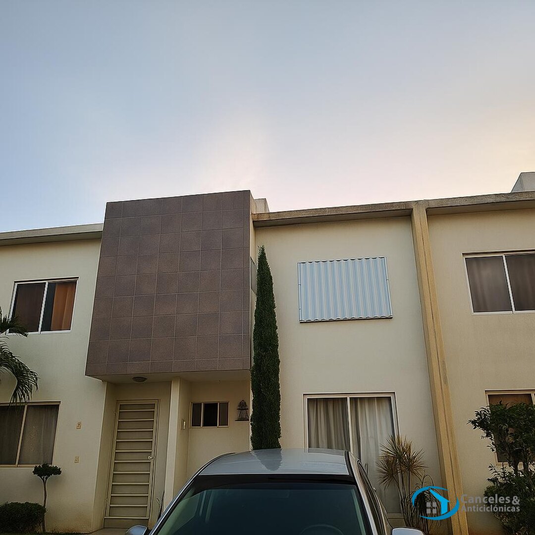Cortinas antihuracanes en remodelación: cómo coordinarlas con ventanas y acabados